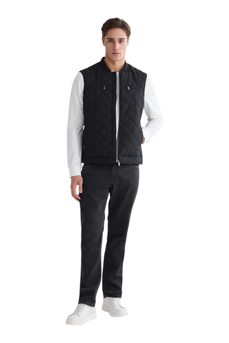 Sporline LC Waikiki siyah kapitone erkek yelek, regular kesim, polyester ve viskon karışımlı şık dış giyim.