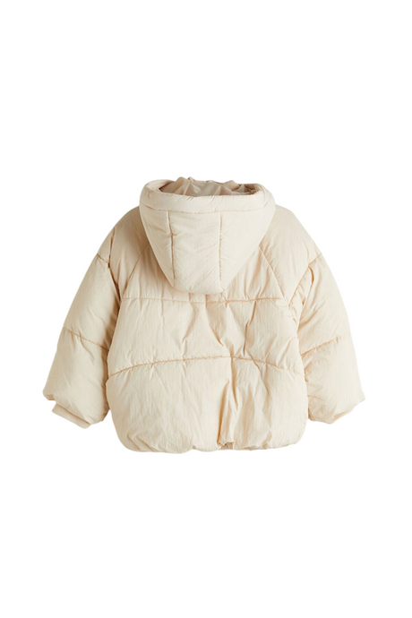 Sporline LC Waikiki bej renkli, kapüşonlu, %100 polyester dolgulu çocuk montu, arka görünüm.