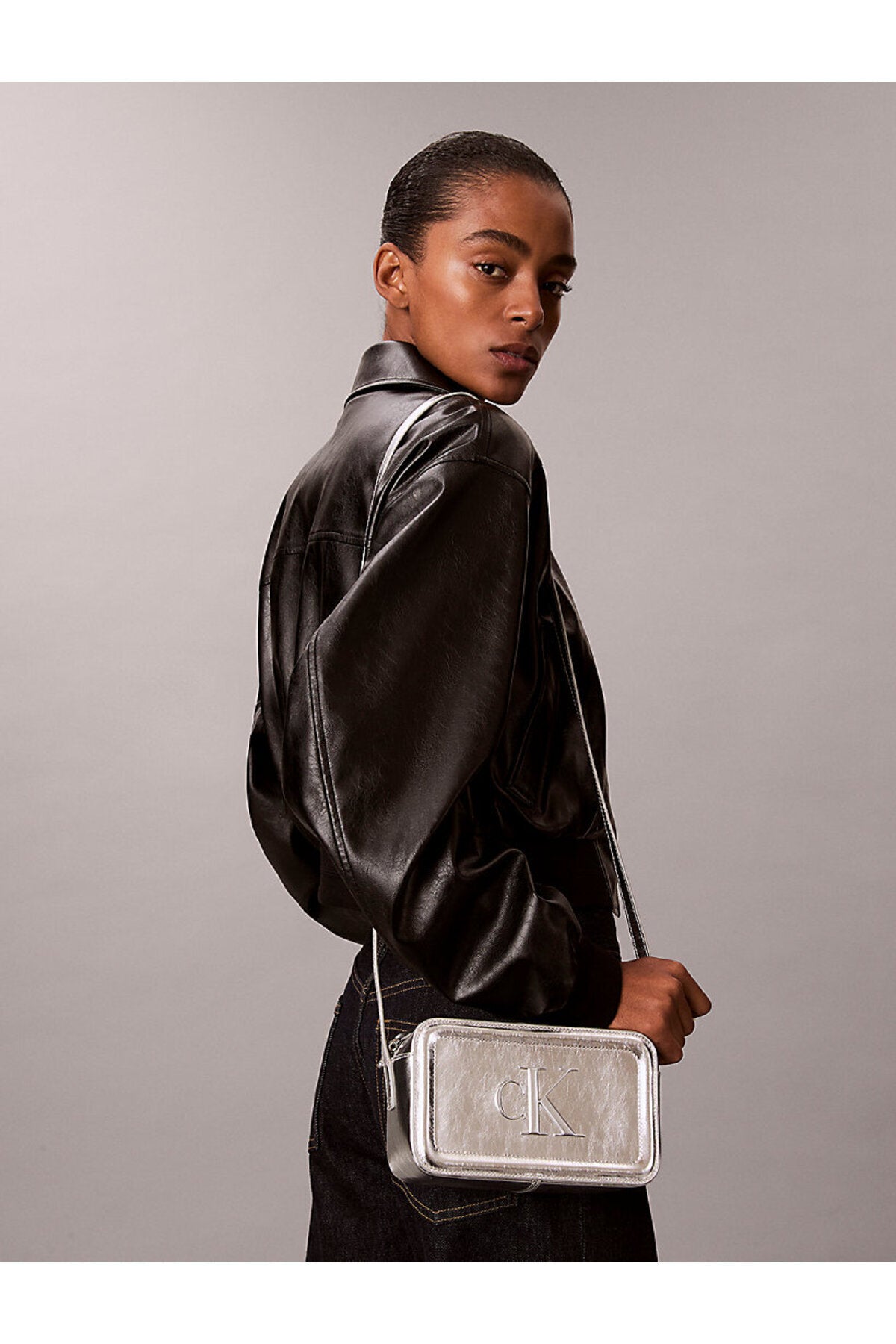 Calvin Klein Bold CK Metallic Camera Bag Kadın Omuz Çantası LV04F3331G - Çok Renkli