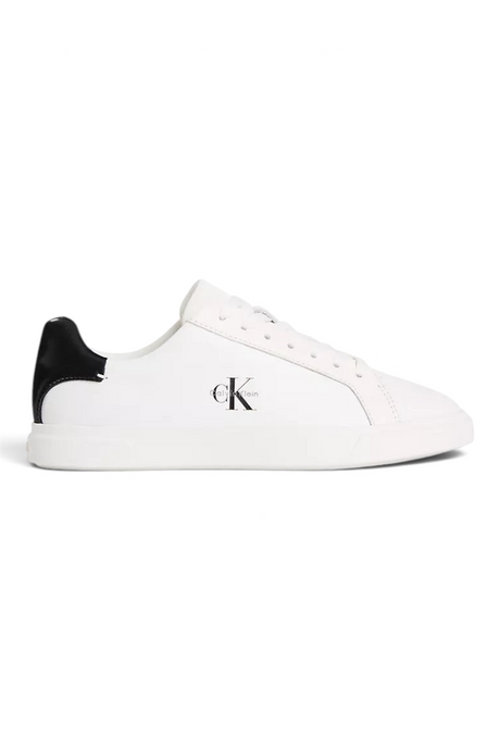 Sporline Calvin Klein beyaz deri kadın sneaker, yan kısmında siyah detaylı ve CK logolu şık günlük ayakkabı
