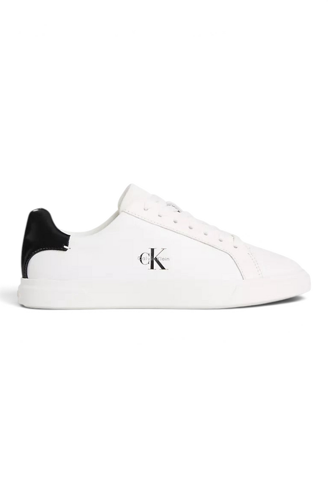 Sporline Calvin Klein beyaz deri kadın sneaker, yan kısmında siyah detaylı ve CK logolu şık günlük ayakkabı