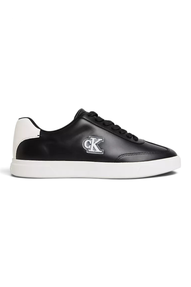 Sporline Calvin Klein siyah deri erkek sneaker, yan kısmında gümüş CK logolu ve beyaz topuk detaylı tasarım