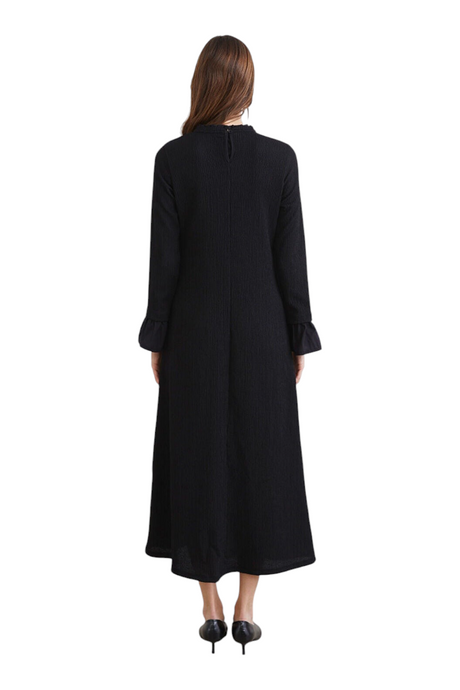 Sporline LC Waikiki siyah uzun kollu kadın elbise, arkadan görünüm, regular kesim, polyester karışımlı kumaş.