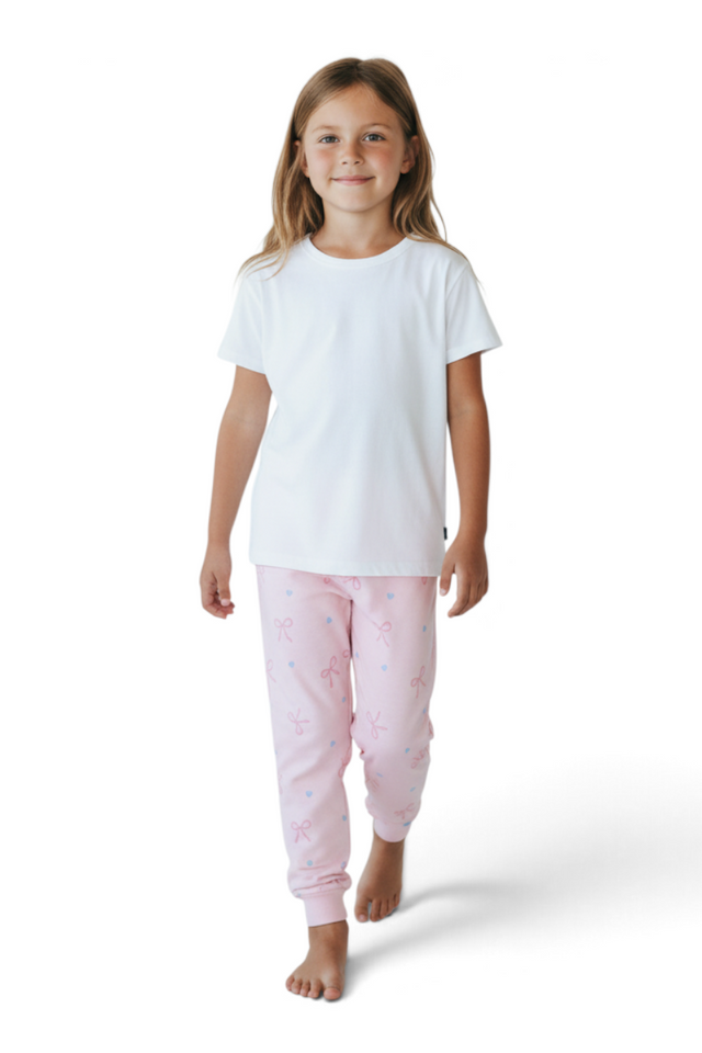 Sporline LC Waikiki kız çocuk bisiklet yaka beyaz tişört ve soluk pembe fiyonk desenli pijama altı takımı