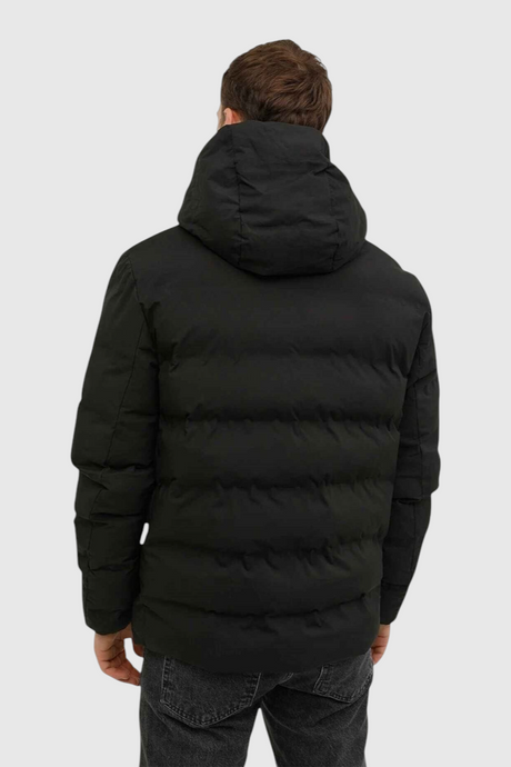 Sporline Lumberjack Nolan siyah erkek şişme mont, pamuk polyester karışımlı, kapüşonlu ve regular kesim tasarım.