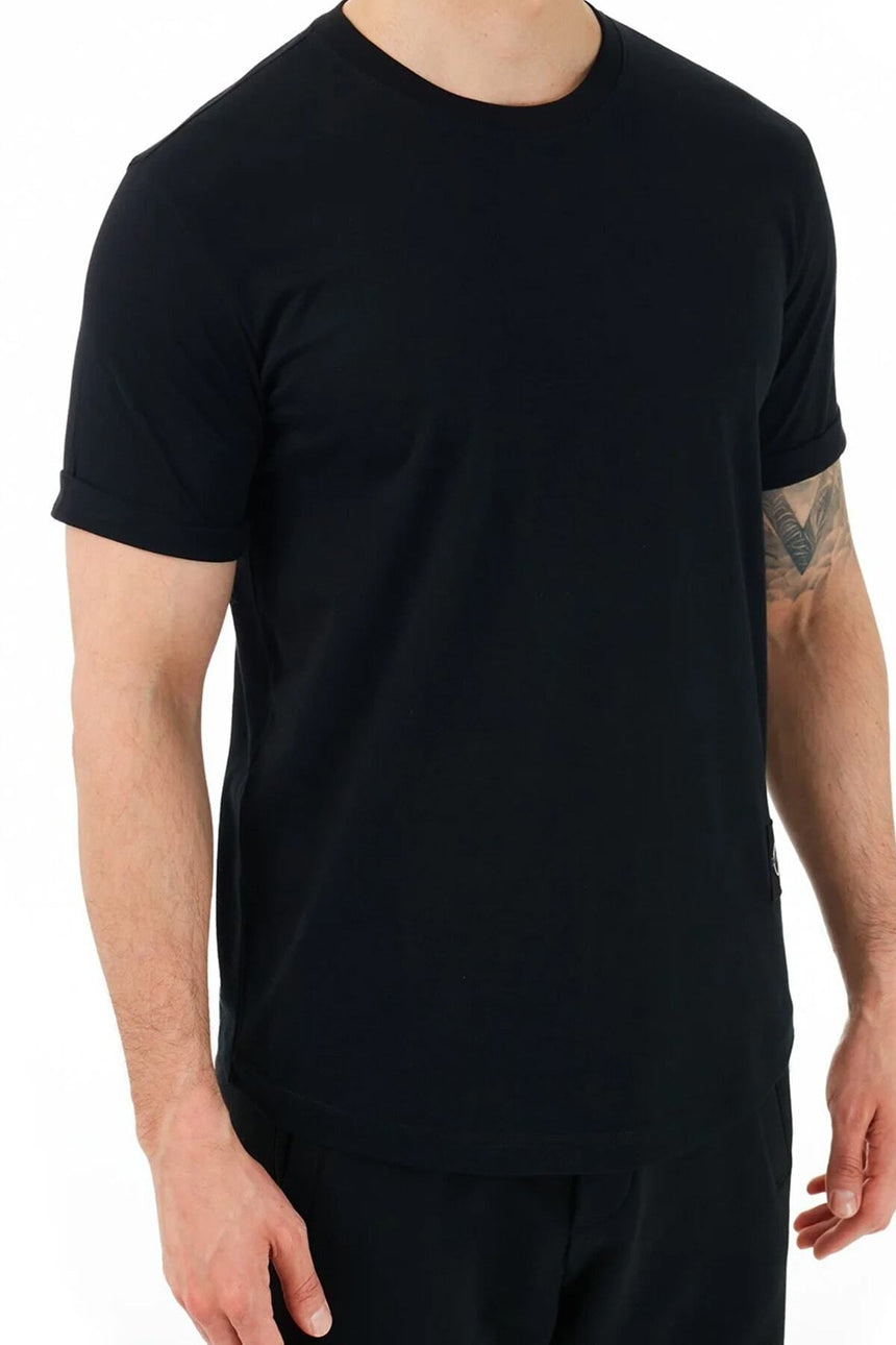 Calvin Klein Erkek BADGE TURN UP SLEEVE J30J323482 - Siyah