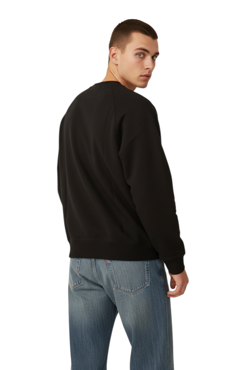 Sporline Timberland Exeter River siyah bisiklet yaka erkek sweatshirt giyen modelin arkadan görünümü