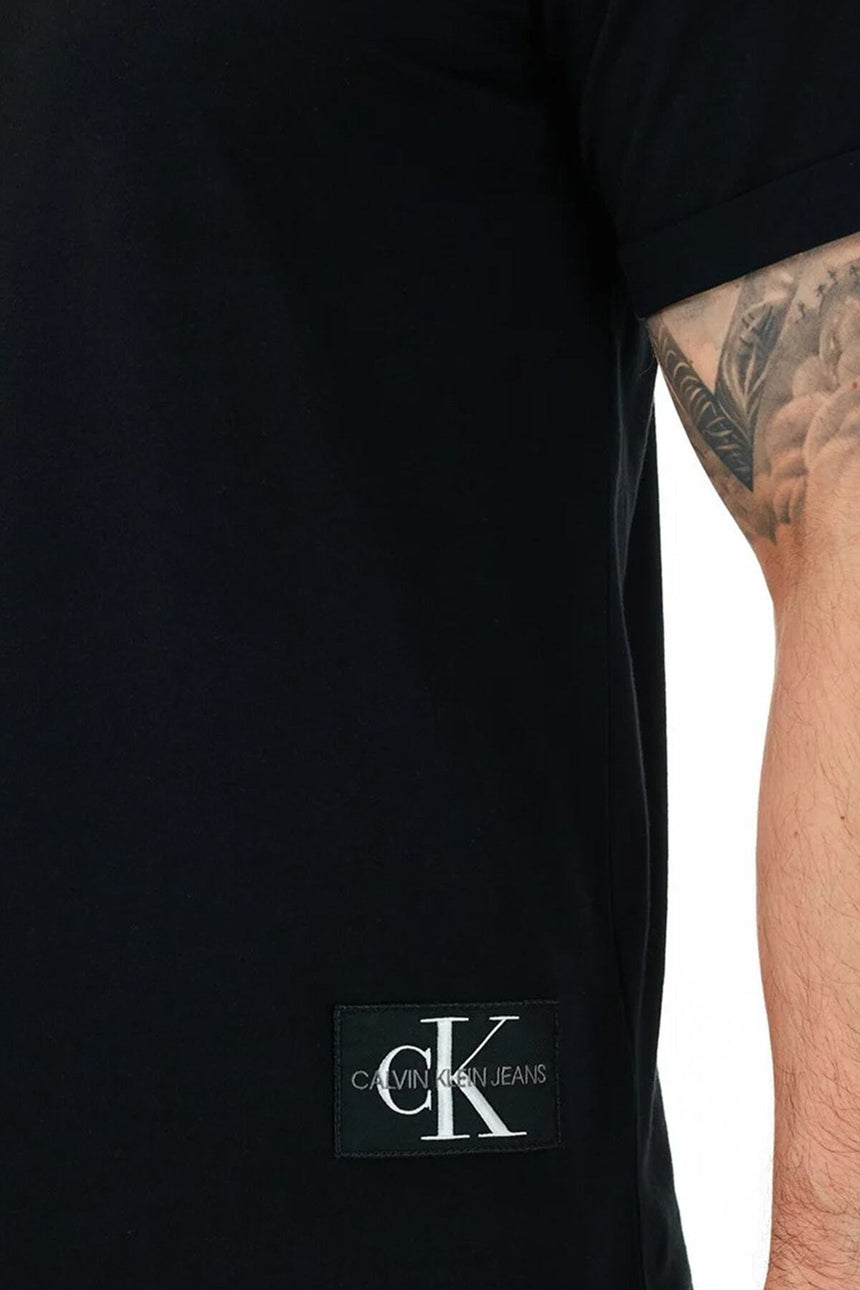 Calvin Klein Erkek BADGE TURN UP SLEEVE J30J323482 - Siyah