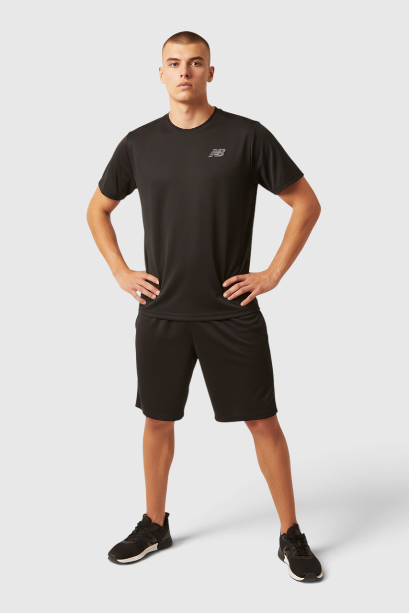 Sporline New Balance siyah unisex regular kesim pamuklu spor tişört giyen erkek model