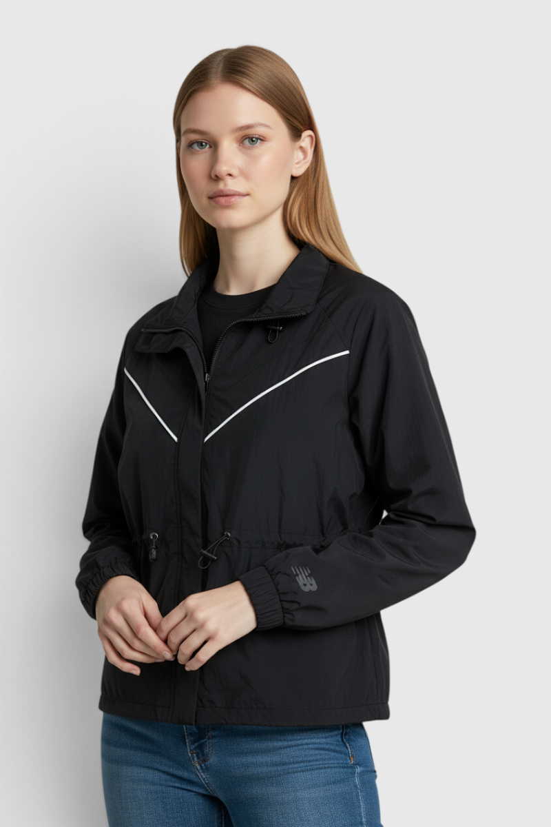 Sporline New Balance siyah kadın rüzgarlık, regular kesim, beyaz detaylı ve fermuarlı tasarım