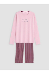 Sporline LC Waikiki pembe slogan baskılı uzun kollu üst ve çizgili alt parçadan oluşan %100 pamuklu pijama takımı