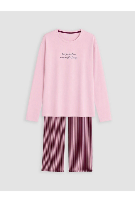 Sporline LC Waikiki pembe slogan baskılı uzun kollu üst ve çizgili alt parçadan oluşan %100 pamuklu pijama takımı