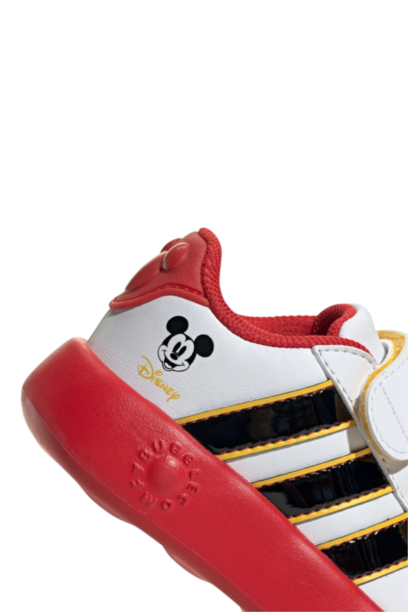 Sporline adidas Grand Court Mickey çocuk sneaker, beyaz suni deri ve inek derisi detaylı, kırmızı tabanlı ayakkabı
