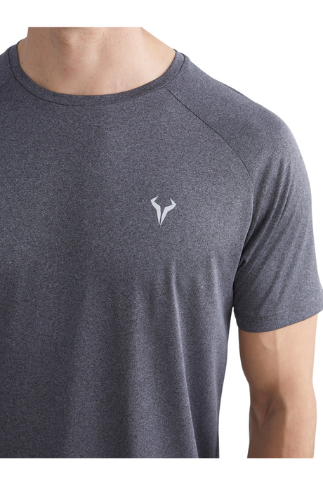 Sporline antrasit renkli, kısa kollu, bisiklet yaka erkek spor t-shirt, göğüs kısmında logo detayı ile.