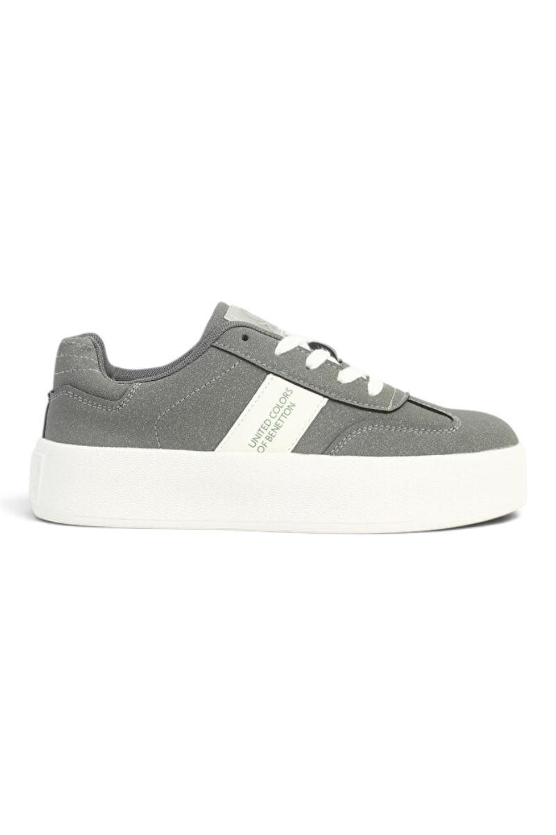 Sporline Benetton gri suni deri kadın sneaker, beyaz kalın tabanlı ve yan tarafında marka logolu günlük spor ayakkabı.