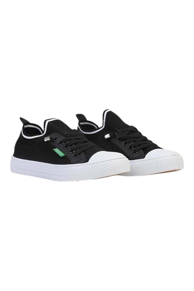Sporline Benetton siyah triko kadın sneaker, beyaz tabanlı ve bağcıklı günlük spor ayakkabı modeli.
