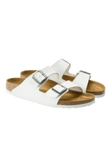 Sporline Birkenstock Arizona beyaz süet kadın terlik, mantar tabanlı ve çift tokalı tasarım.