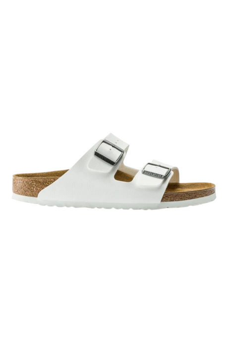 Sporline Birkenstock Arizona beyaz süet kadın terlik, çift tokalı tasarım ve mantar taban detaylı yan görünüm