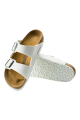 Sporline Birkenstock Arizona beyaz kadın süet terlik, çift tokalı tasarım ve mantar taban yapısı ile.