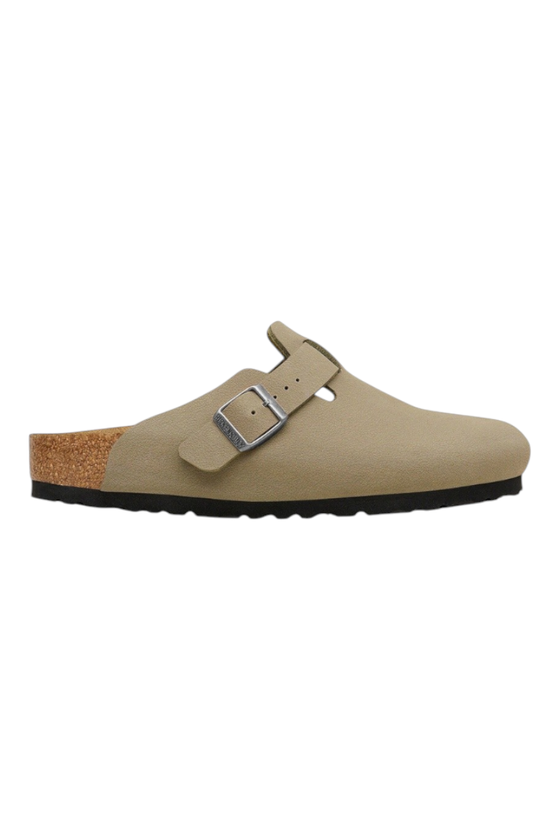 Sporline Birkenstock Boston unisex terlik, koyu yeşil renkli, mantar tabanlı ve ayarlanabilir tokalı tasarım.