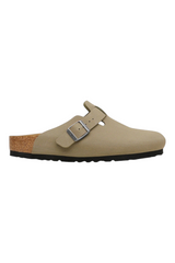 Sporline Birkenstock Boston unisex terlik, koyu yeşil renkli, mantar tabanlı ve ayarlanabilir tokalı tasarım.