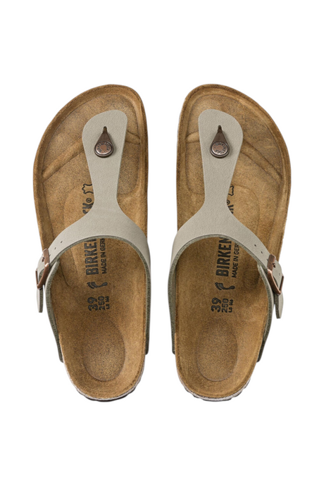 Sporline Birkenstock Gizeh kadın parmak arası terlik, kum beji renginde, mantar tabanlı ve ayarlanabilir tokalı tasarım