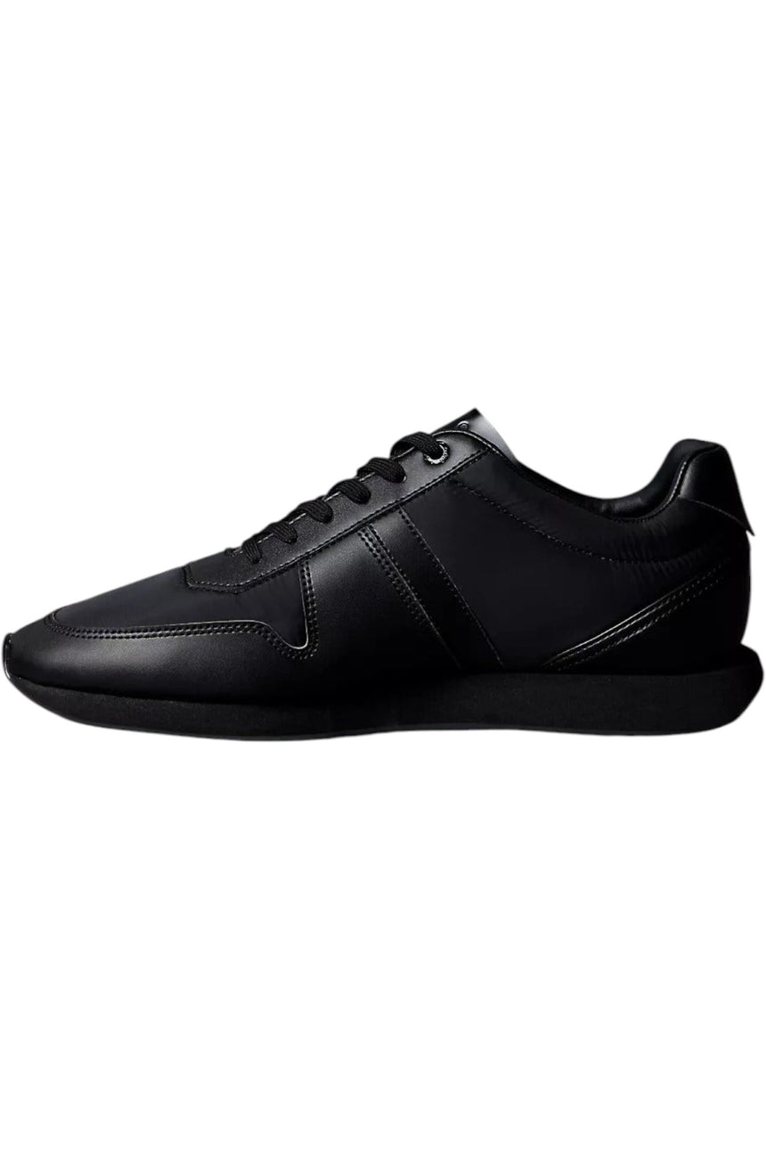 Sporline Calvin Klein siyah poliüretan erkek retro koşu ayakkabısı, yan profil görünümü