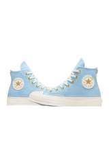Sporline marka, açık mavi kanvas kumaşlı, beyaz bağcıklı ve altın rengi detaylı Converse Chuck 70 yüksek bilekli ayakkabı