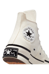 Sporline Converse Chuck 70 Plus bej kanvas yüksek bilekli sneaker, asimetrik tasarım ve ikonik Chuck Taylor yaması.