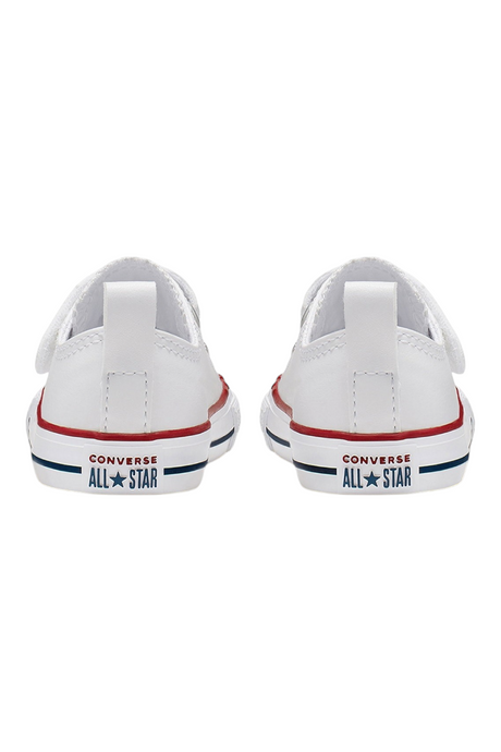 Sporline marka beyaz Converse Chuck Taylor All Star 2V çocuk spor ayakkabısının arkadan görünümü