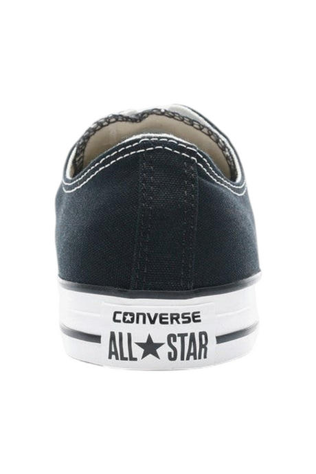 Sporline Converse Chuck Taylor All Star siyah kanvas ayakkabının arkadan görünümü ve ikonik topuk logosu