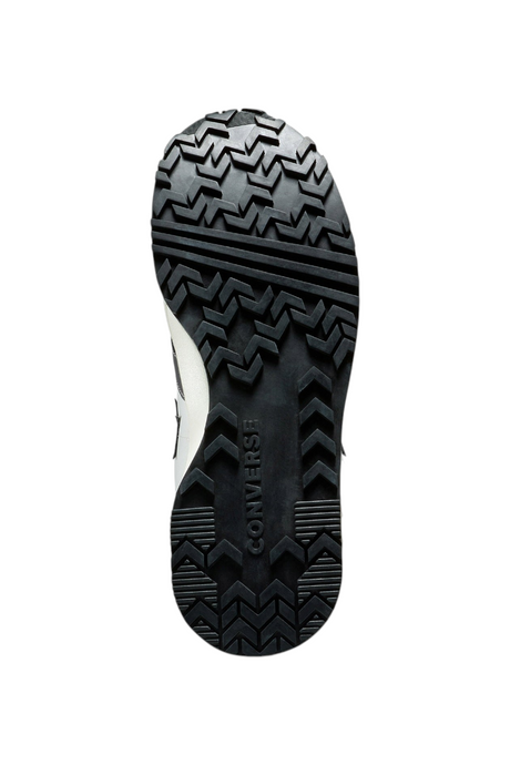Sporline Converse Omega Trainer beyaz sneaker modelinin tırtıklı siyah kauçuk dış taban detayı
