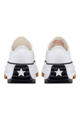 Sporline marka beyaz Converse Run Star Hike spor ayakkabıların arka görünümü, tırtıklı taban ve yıldız detaylı