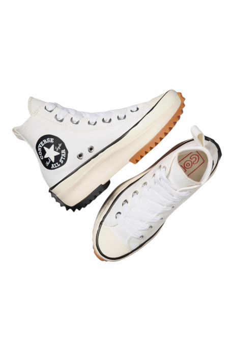 Sporline beyaz ve kırık beyaz renkli, siyah detaylı, tırtıklı tabanlı Converse Run Star Hike kadın spor ayakkabı