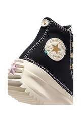Sporline Converse Run Star Hike siyah kanvas platform spor ayakkabı, topukta papatya detayı ve ikonik logo ile