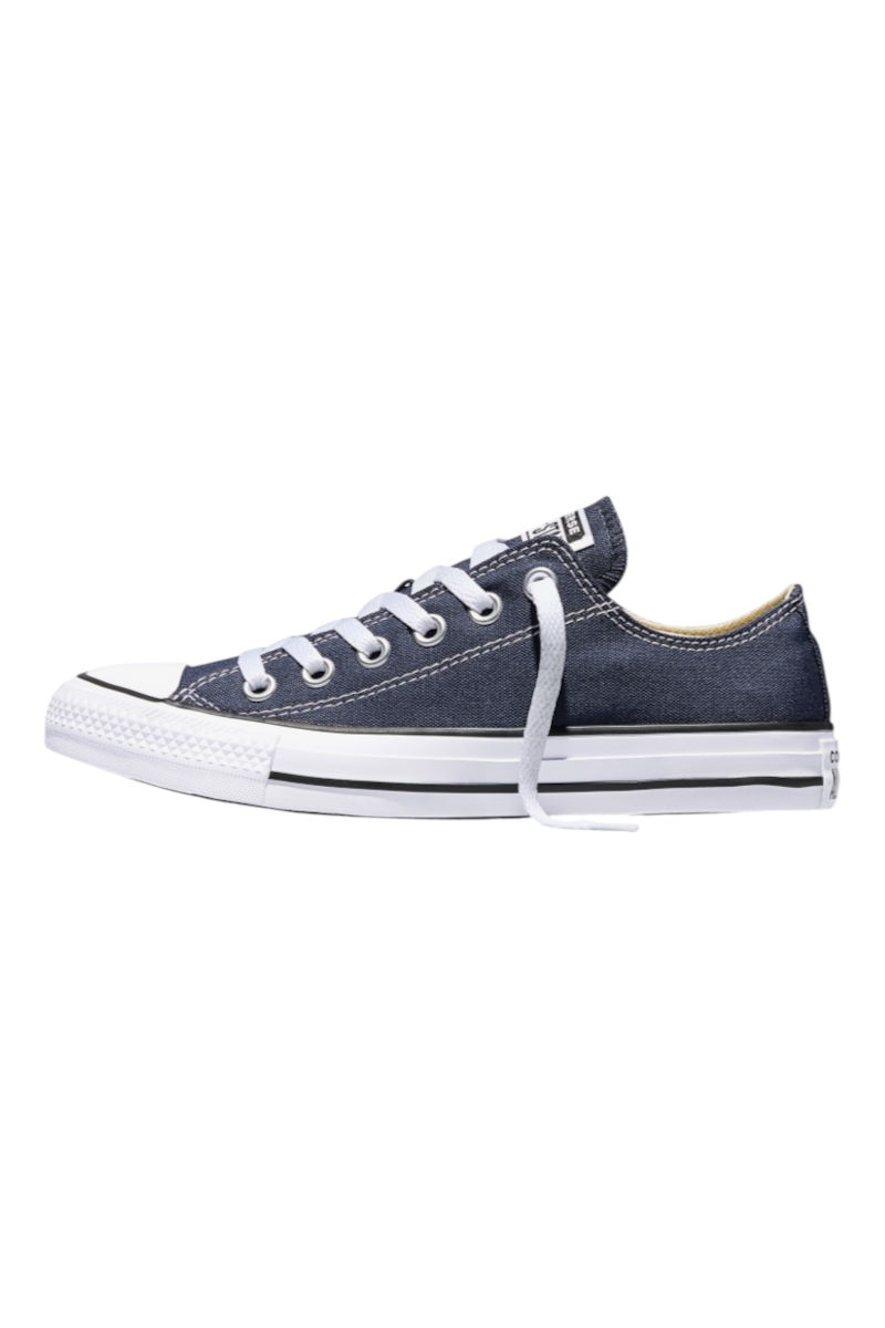Sporline Converse Chuck Taylor siyah kanvas erkek spor ayakkabı, beyaz bağcıklı ve ikonik All Star logolu yan profil