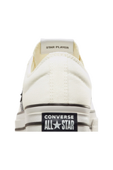 Sporline Converse Star Player 76 eskitilmiş beyaz kanvas spor ayakkabının topuk ve marka logolu arka görünümü
