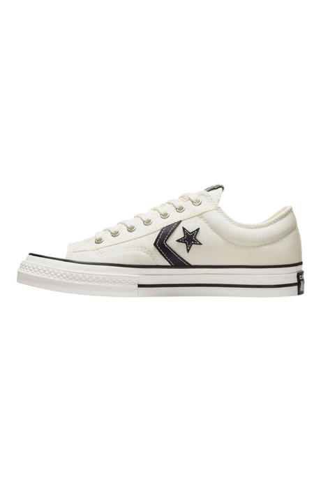 Sporline Converse Star Player 76 eskitilmiş beyaz kanvas erkek spor ayakkabı, siyah yıldız detaylı yan profil