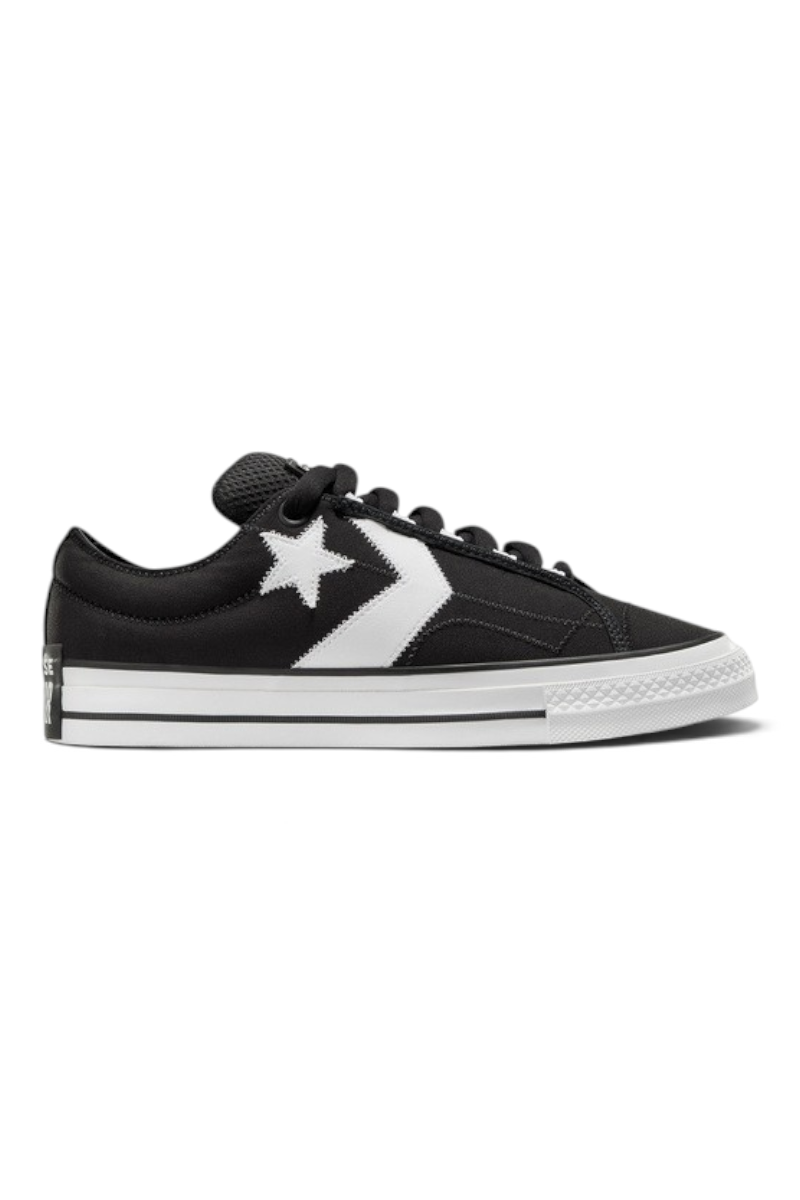 Sporline Converse Star Player Puff siyah deri sneaker, yan tarafında ikonik beyaz yıldız ve şerit detayı ile.