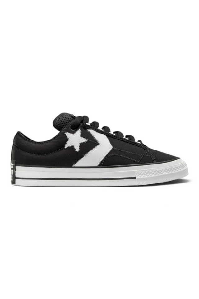 Sporline Converse Star Player Puff siyah deri sneaker, yan tarafında ikonik beyaz yıldız ve şerit detayı ile.