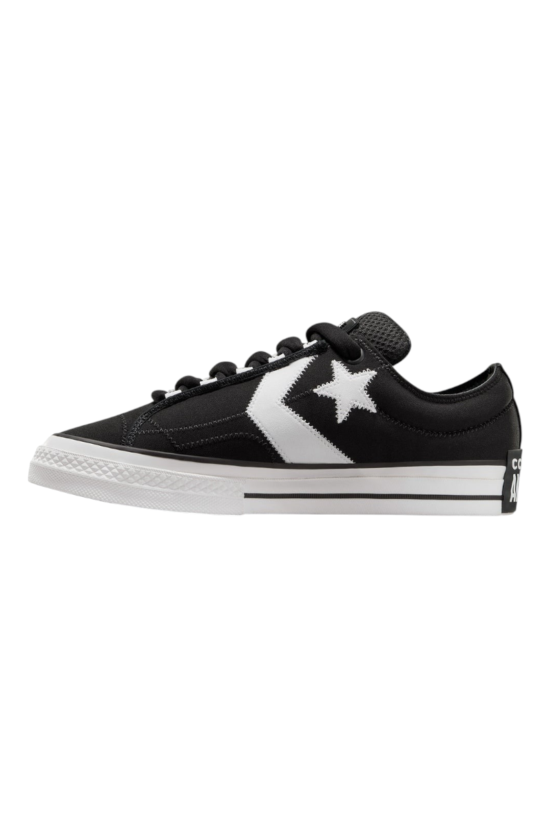 Sporline Converse Star Player Puff siyah deri sneaker, yan kısımdaki beyaz yıldız ve ok detayı ile retro tasarım.