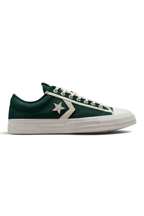 Sporline Converse Star Player 76 yeşil deri düşük bilekli sneaker, ikonik Star Chevron logolu ve beyaz tabanlı