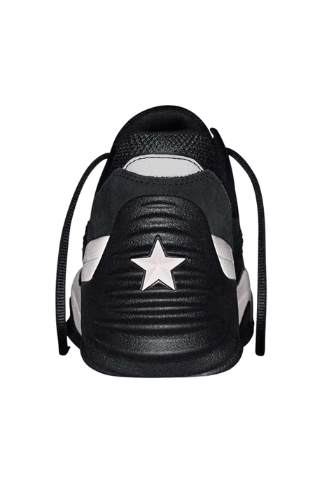 Sporline Converse Wave Motion Trainer siyah kadın günlük spor ayakkabı, topuk kısmında beyaz yıldız detaylı arka görünüm