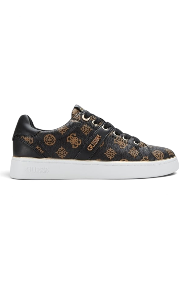 Sporline Guess kadın siyah poliüretan sneaker, üzerinde ikonik kahverengi logo desenleri ve beyaz taban detayı ile.
