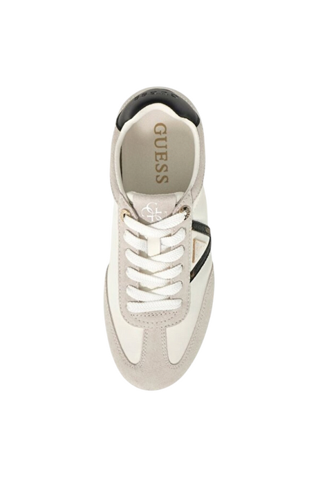 Sporline Guess Relli beyaz kadın sneaker, üstten görünüm, bağcıklı tasarım ve süet detaylı şık günlük spor ayakkabı.