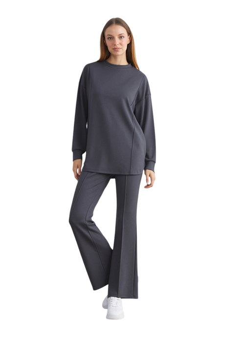 Sporline LC Waikiki antrasit renkli, pamuklu, rahat kesim kadın pantolon ve uyumlu sweatshirt takımı