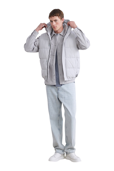 Sporline LC Waikiki açık gri kapüşonlu erkek şişme yelek, regular kesim polyester kumaş, günlük şık dış giyim