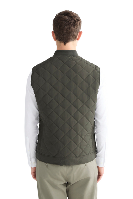 Sporline LC Waikiki erkek koyu haki kapitone yelek, sırt görünümü, polyester viskon karışımlı regular kesim