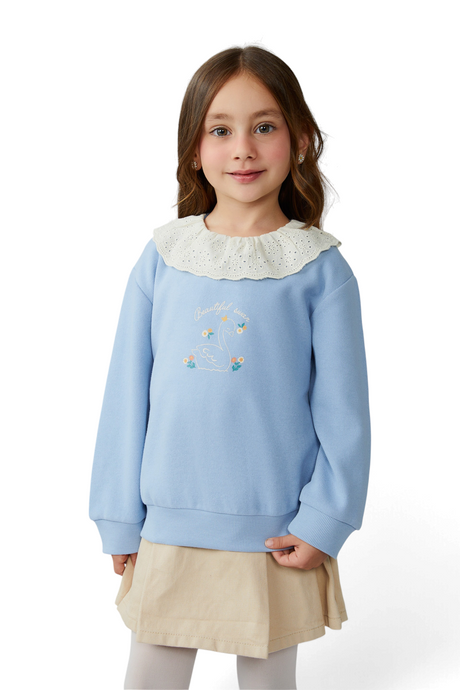 Sporline LC Waikiki pastel mavi, yakası dantel detaylı, kuğu baskılı pamuklu kız çocuk sweatshirt