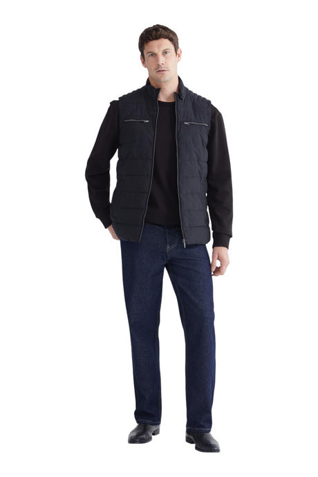 Sporline LC Waikiki siyah regular kesim erkek şişme yelek, %100 polyester kumaş ve fermuarlı cepler ile.